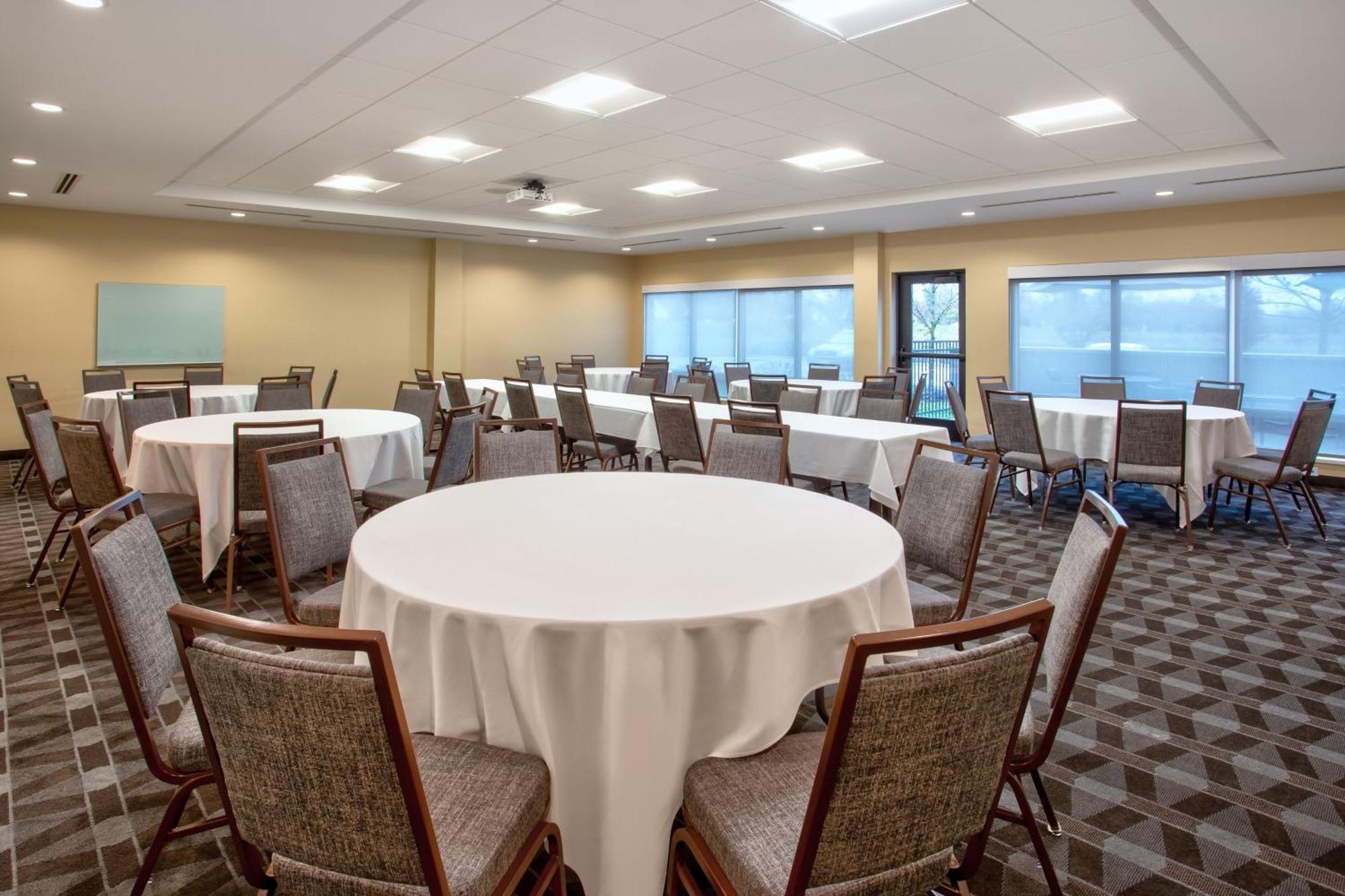 Towneplace Suites By Marriott Detroit Belleville Εξωτερικό φωτογραφία